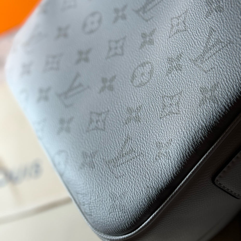 Louis Vuitton White Leather Bag - Picture 9 of 9